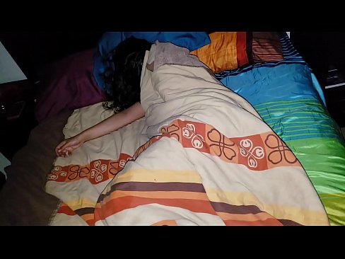❤️ Stepson berating a sua jovem madrasta enquanto ela dorme. ️❌ Porno em nós ❌