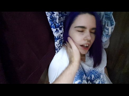 ❤️ Encontrei a minha irmã no armário e ajudei-a a ejacular ️❌ Porno em nós ❌